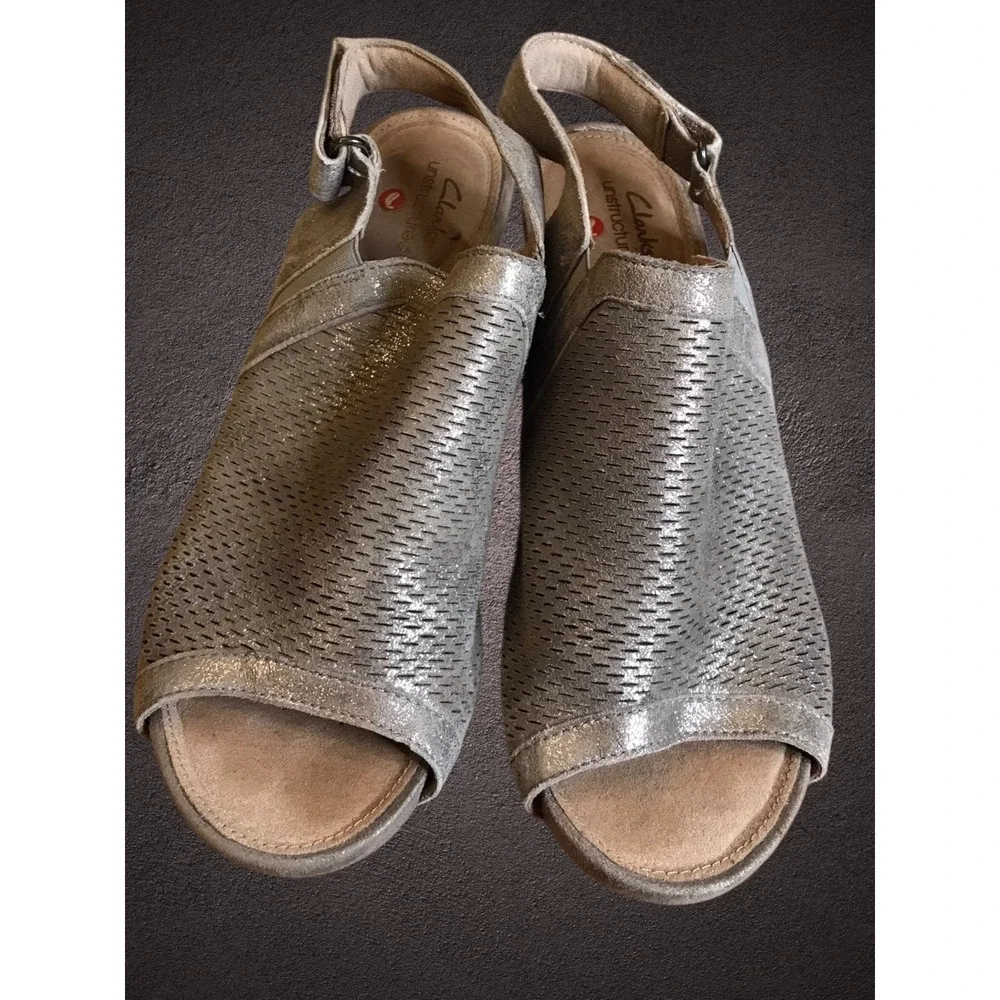 Clarks Unstructured Un‎ Palma Go Heeled Sandal Pewter Metallic Leather US 7M EUC
